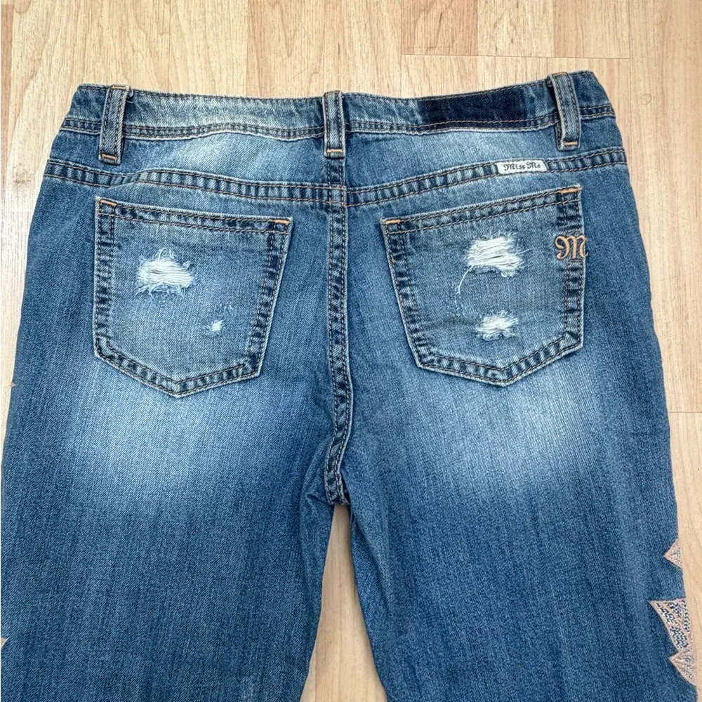Miss Me Floral Embroidered Distressed Boyfriend Jeans Size 29 💙 - Picture 7 of 9